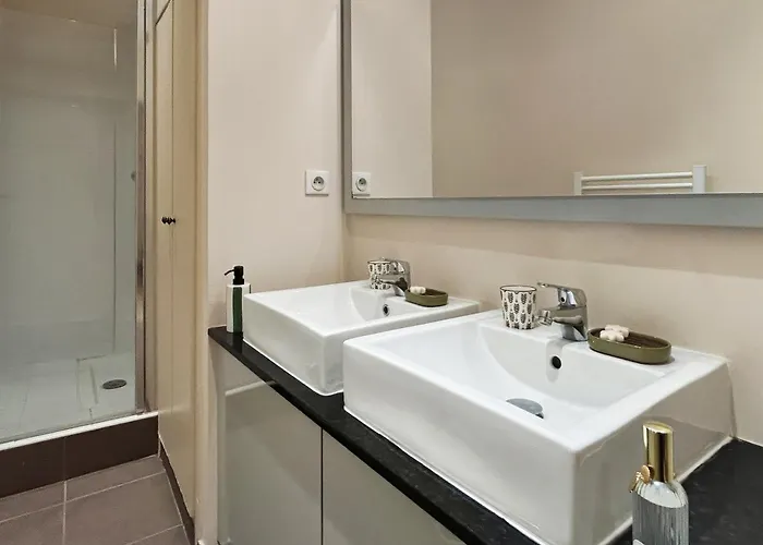 Duplex En Plein Centre De * Nîmes