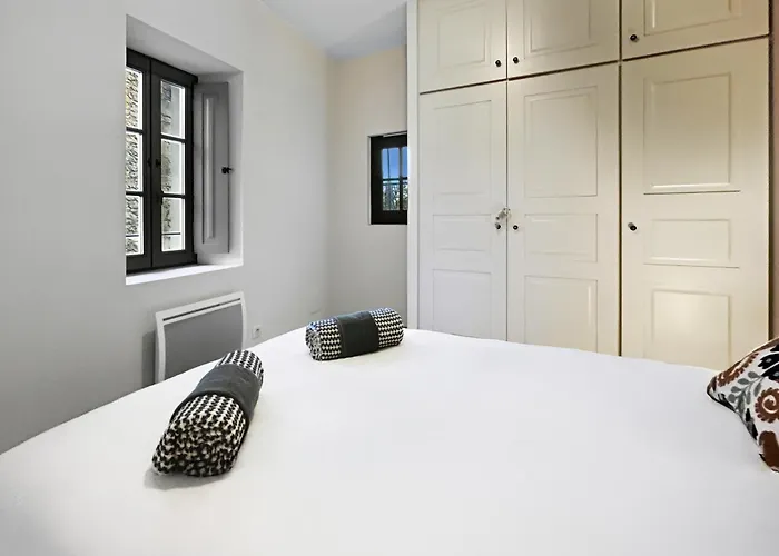 Duplex En Plein Centre De * Nîmes